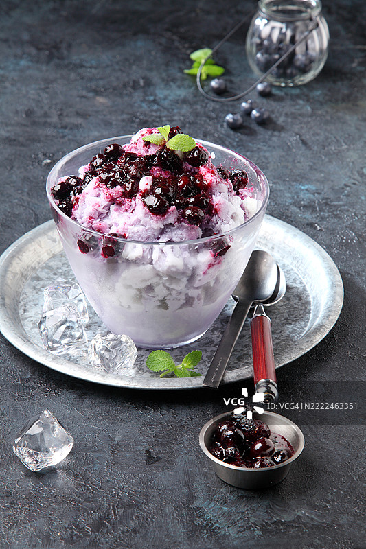 蓝莓牛奶刨冰图片素材