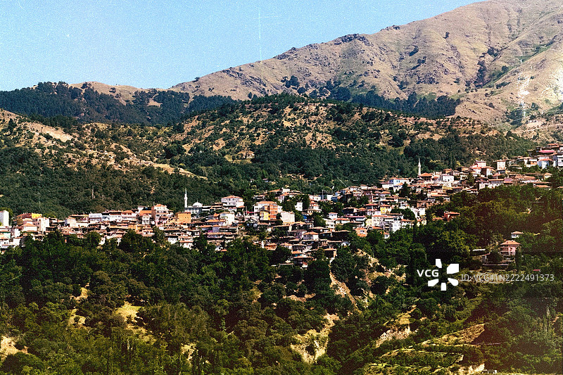 加利福尼亚州范努伊斯的清澈天空下的山脉美景图片素材