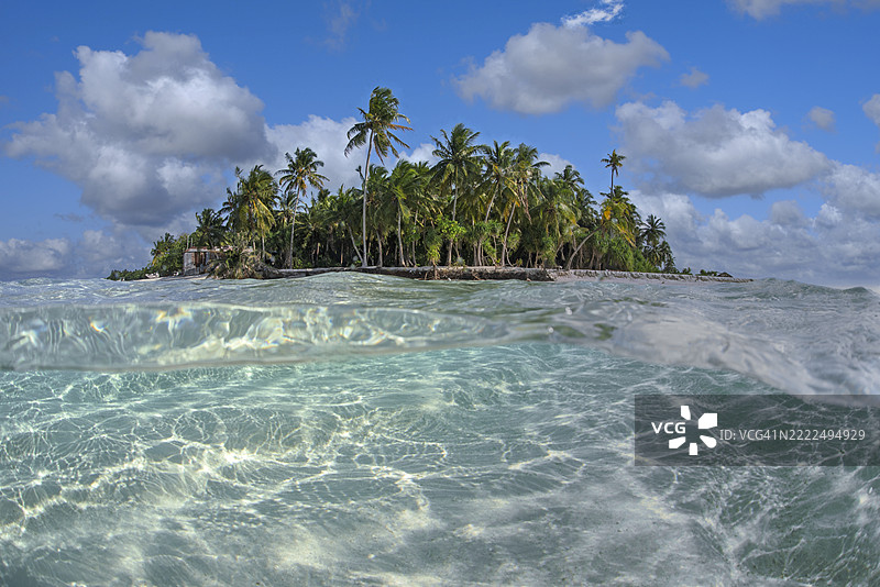 马尔代夫海洋与天空的美丽景色图片素材