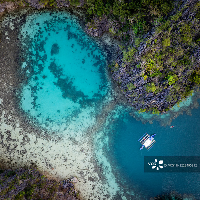 菲律宾米马罗帕的海洋鸟瞰图图片素材