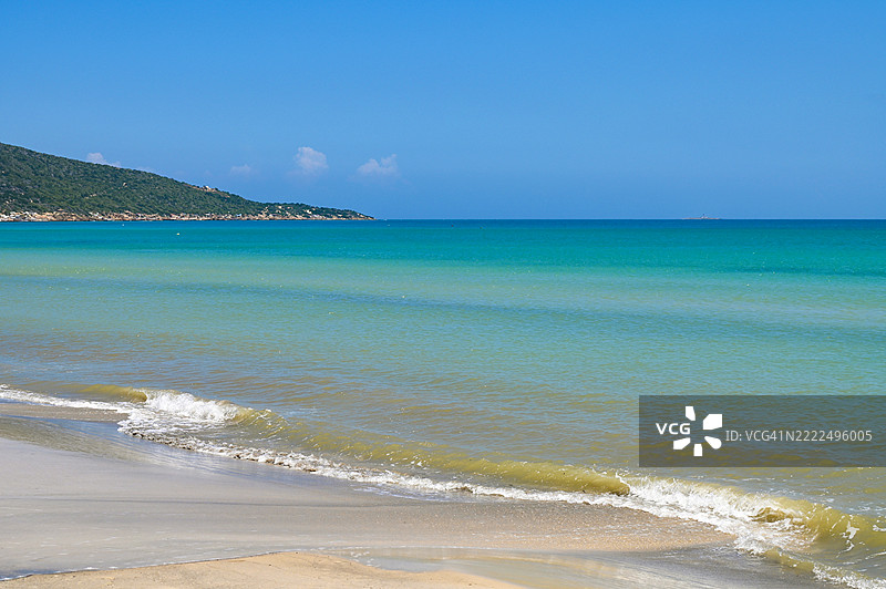 突尼斯比泽尔的加尔·埃尔·梅勒海岸与天空的美丽景色图片素材