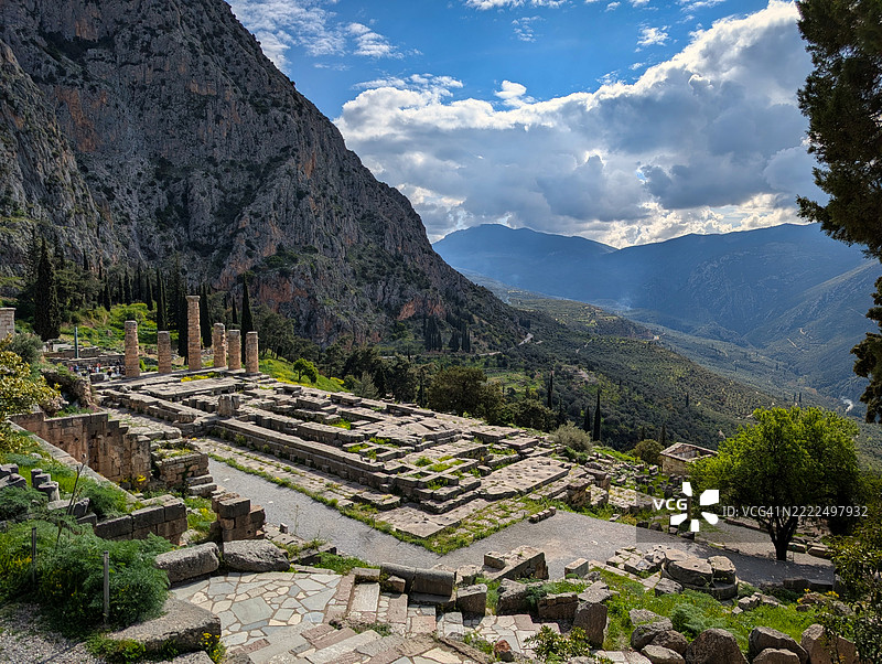 德尔菲，希腊中部，山脉与天空的美丽景色图片素材
