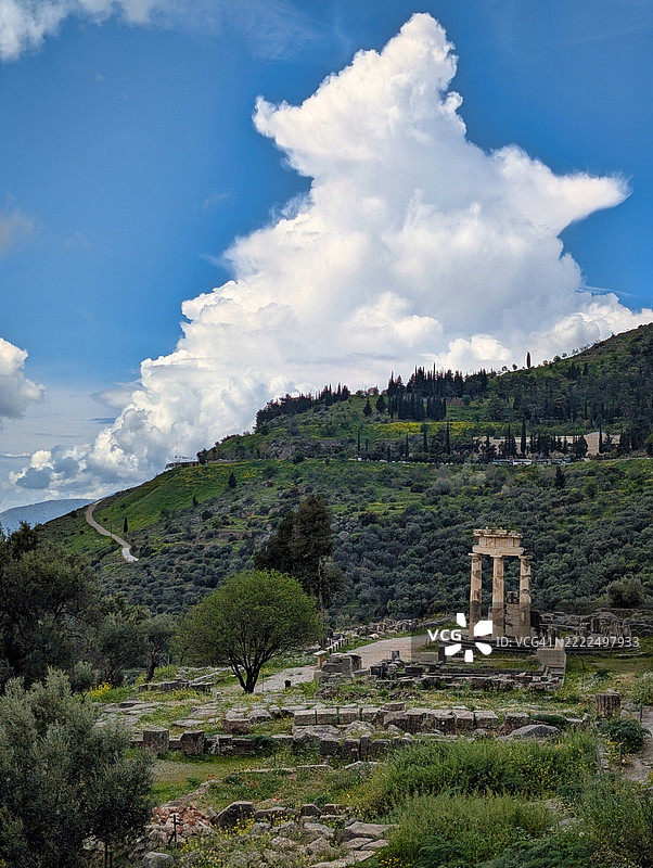 古老遗迹与天空的景观，德尔菲，希腊中部，希腊图片素材