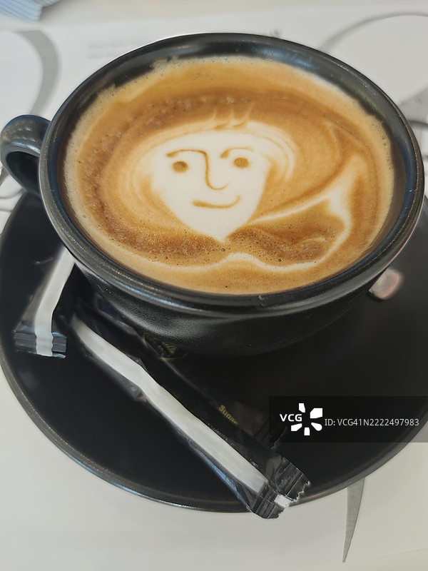 突尼斯苏塞的桌子上咖啡的高角度视图图片素材