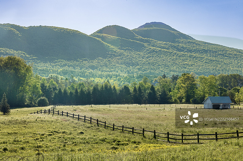 佛蒙特州的田野与天空的美丽景色， 美国图片素材