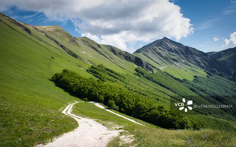 西比利尼山脉 - 法尔尼奥谷 - 博洛尼奥，马切拉塔，博洛尼奥，马尔凯，意大利图片素材