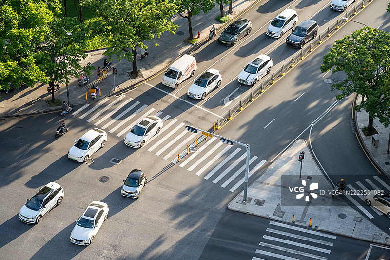 城市道路与汽车交通图片素材