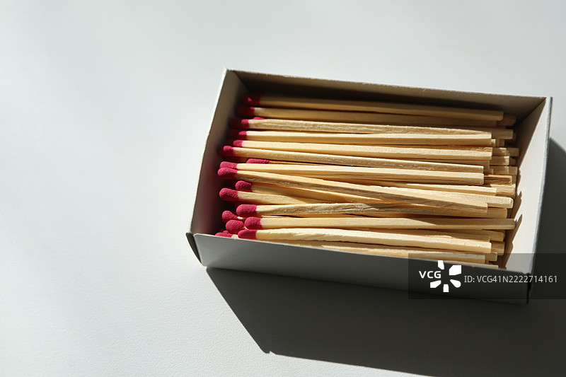 粉色硫磺棒的火柴盒图片素材