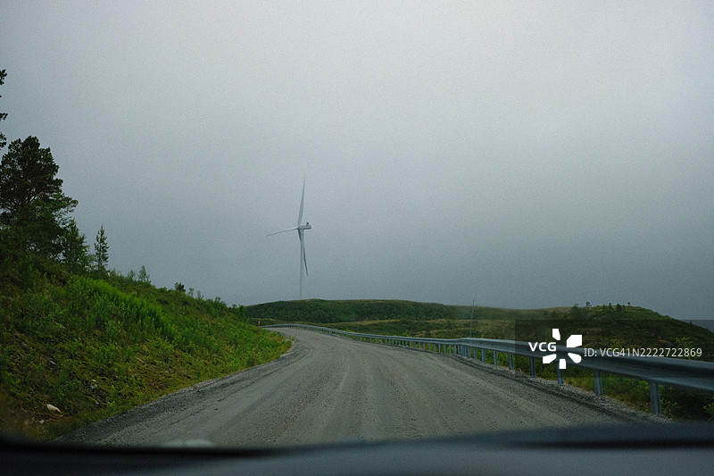 在公路旅行中图片素材