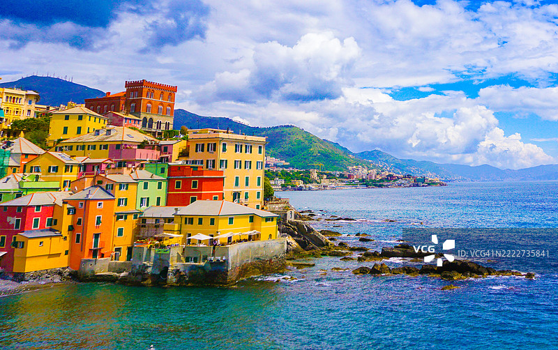 博卡达塞，热那亚，意大利海岸，色彩缤纷的房屋，海洋风景图片素材