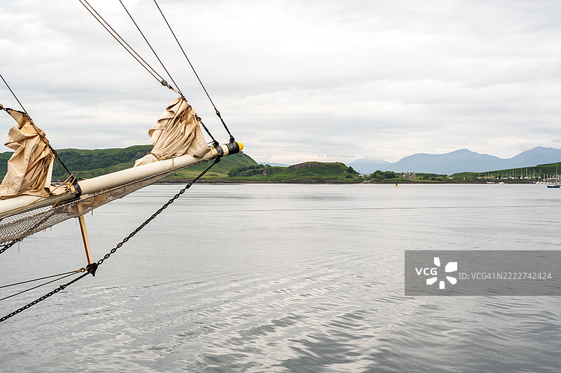 从苏格兰奥班俯瞰凯雷拉岛和内赫布里底群岛。图片素材