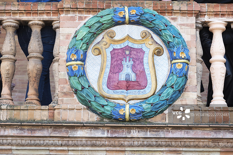 西班牙塞维利亚西班牙广场阳台上的索里亚省陶瓷徽章 медальон图片素材