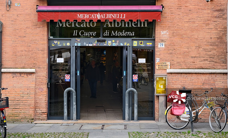 摩德纳的历史悠久的阿尔比内利市场图片素材