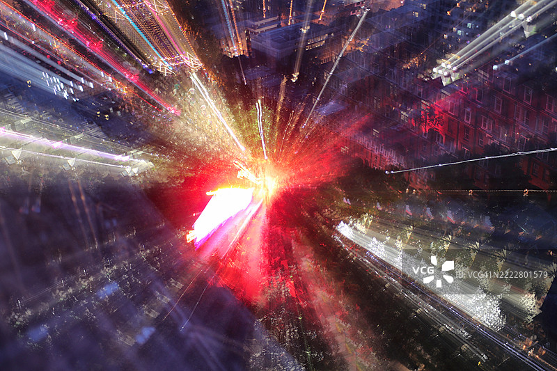 星际投影。缩放进入庆祝城市的迪斯科维度图片素材