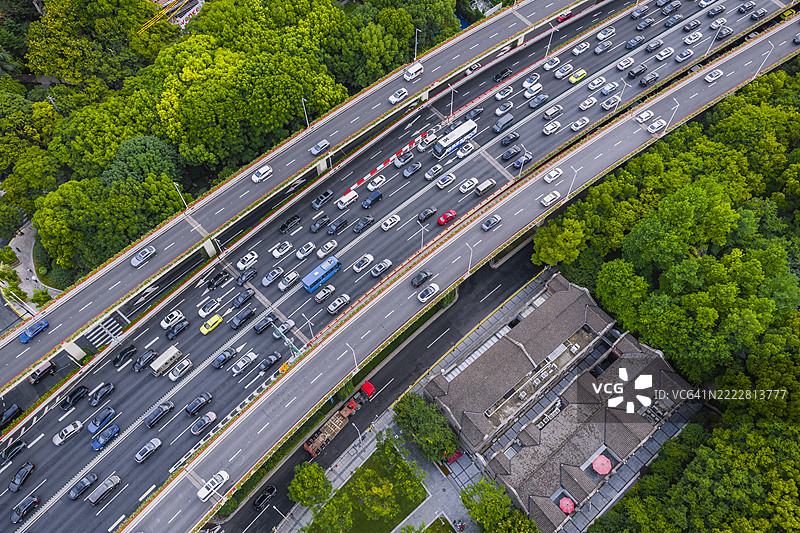 高架公路上的交通图片素材