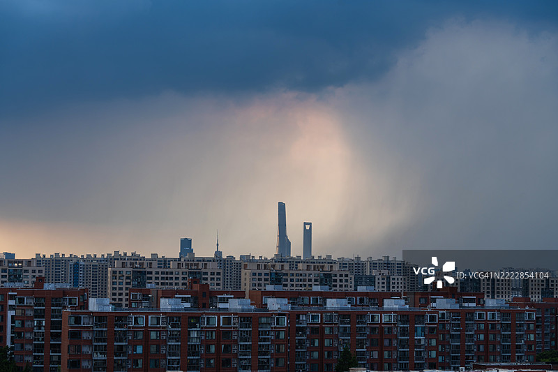 上海城市风景在暴风雨来临之前图片素材