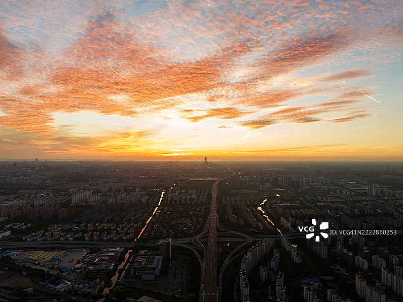 上海天际线与壮丽的日出图片素材