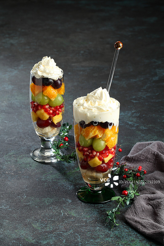 彩虹冰淇淋杯图片素材