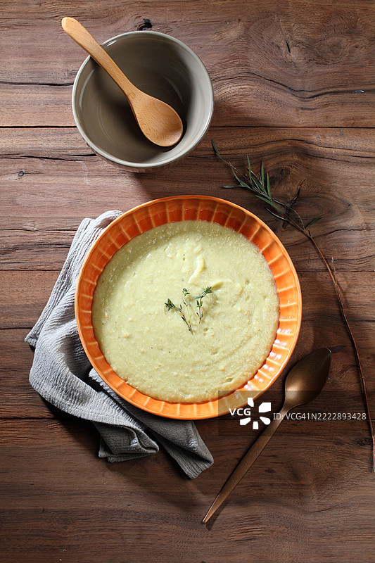 蛤蜊土豆汤图片素材