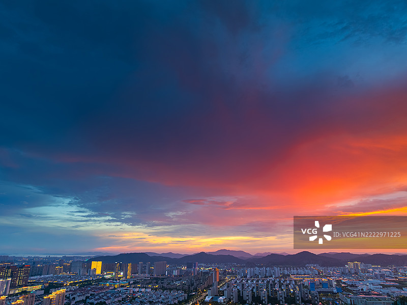 夏季辉煌的日落天空图片素材