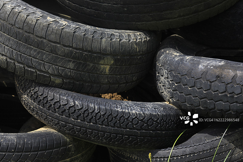 旧轮胎待回收图片素材