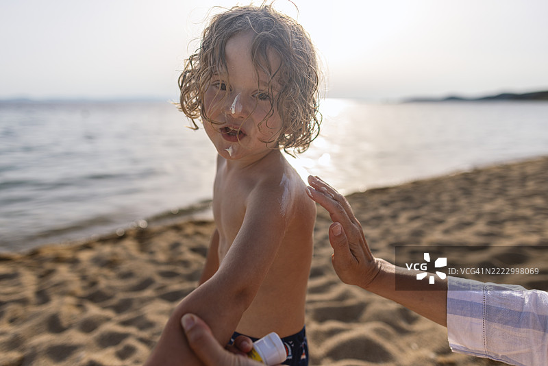 夏季假期的护肤方法图片素材