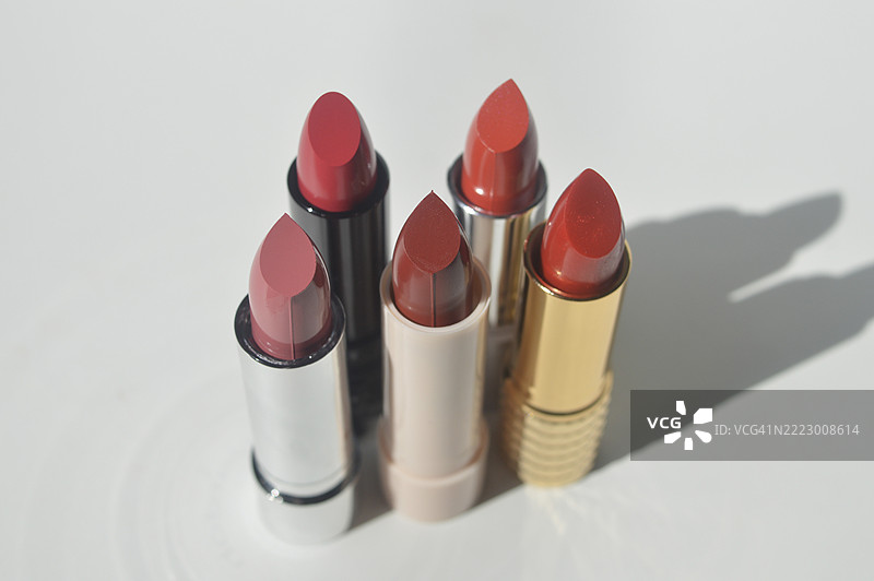 化妆：红色口红图片素材