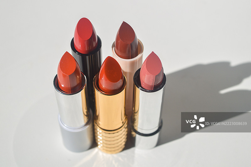 化妆：红色口红图片素材