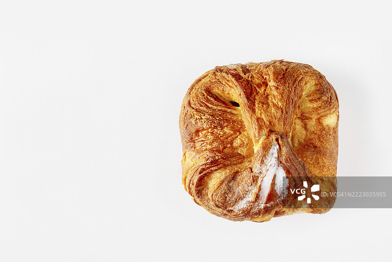 白色背景上的糖粉甜包，孤立，留白空间图片素材