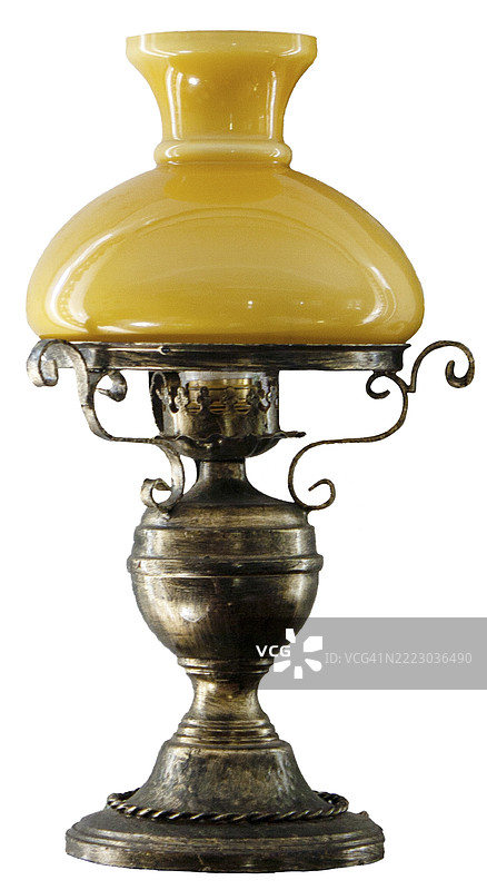 复古铜桌灯，白色背景，孤立于俄罗斯苏兹达尔，欧洲图片素材