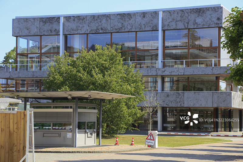 德国巴登-符腾堡州卡尔斯鲁厄的联邦宪法法院（位于施洛斯广场）图片素材