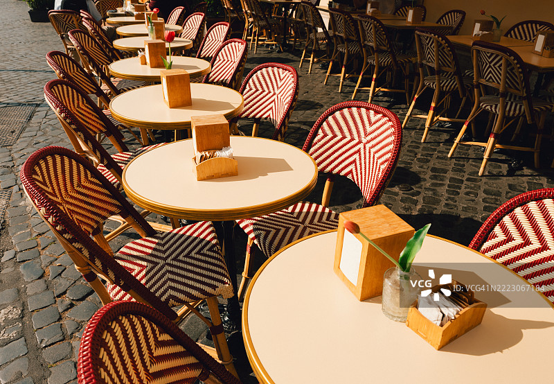波波洛广场的咖啡桌图片素材