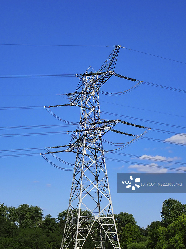 电气安装 电力线、变压器，荷兰林堡省罗尔蒙德图片素材