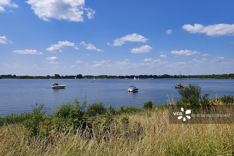 荷兰林堡省罗ermond的梅斯河景观图片素材