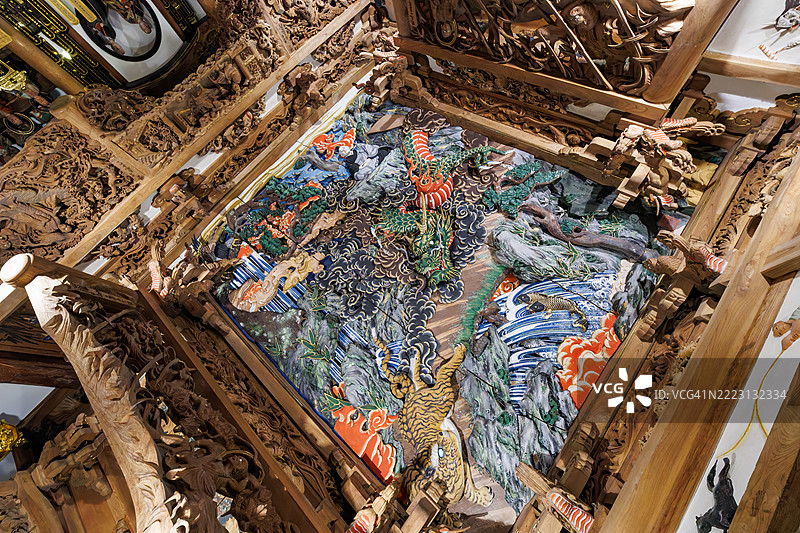 由禅宗大师道元雕刻的天花板雕塑，描绘了一只被制服的凶猛老虎。图片素材