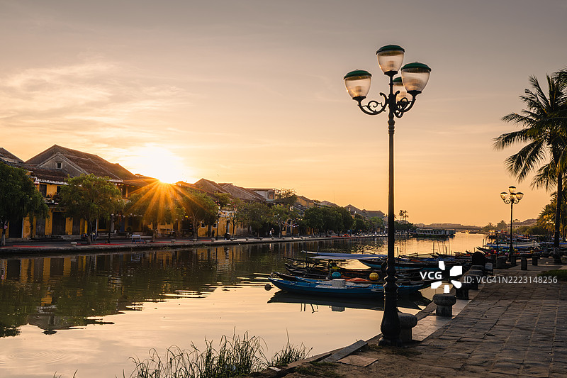 会安古镇的日出图片素材