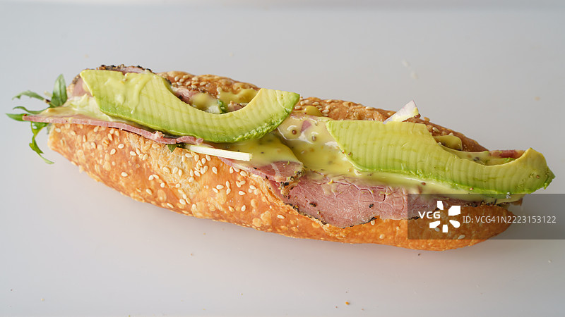 牛肉熏肉法棍。图片素材