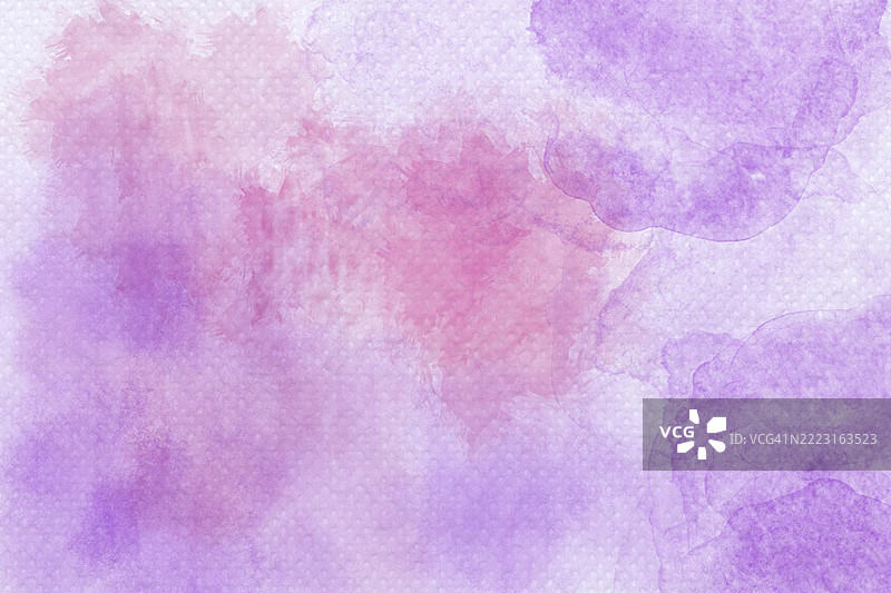 手绘水彩画，粉色和紫色在画布背景上。图片素材