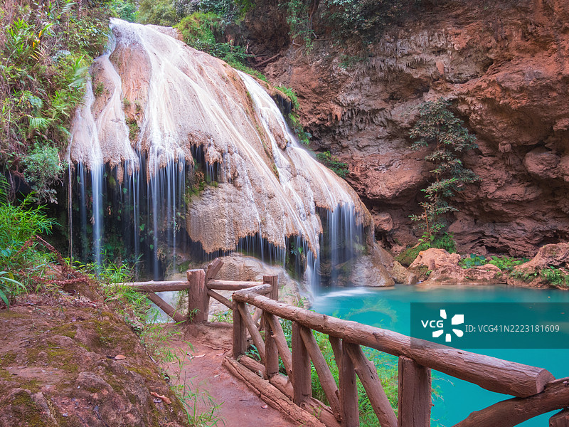 拉姆普ーン的旅游景点——考朗瀑布图片素材
