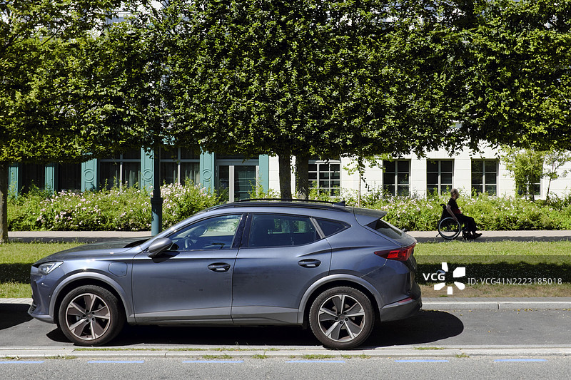 法国蒙特夫兰市的夏季景象图片素材