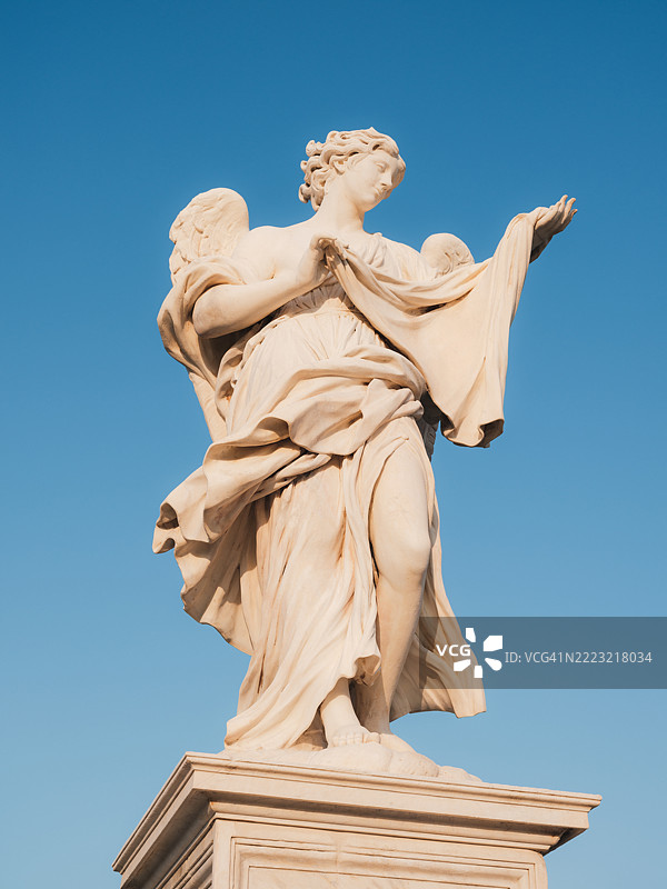 罗马圣天使桥上的天使雕像图片素材