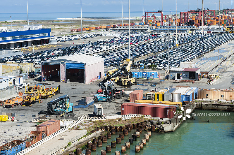 意大利利沃诺的货运集装箱港口图片素材