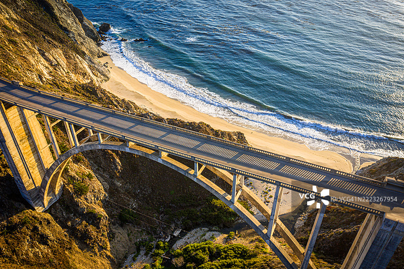 大苏尔太平洋海岸的日落航拍图像图片素材