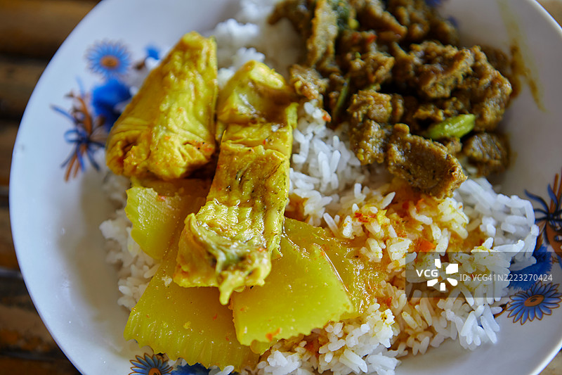 泰国酸汤配罗非鱼和咖喱牛肉饭，泰国图片素材