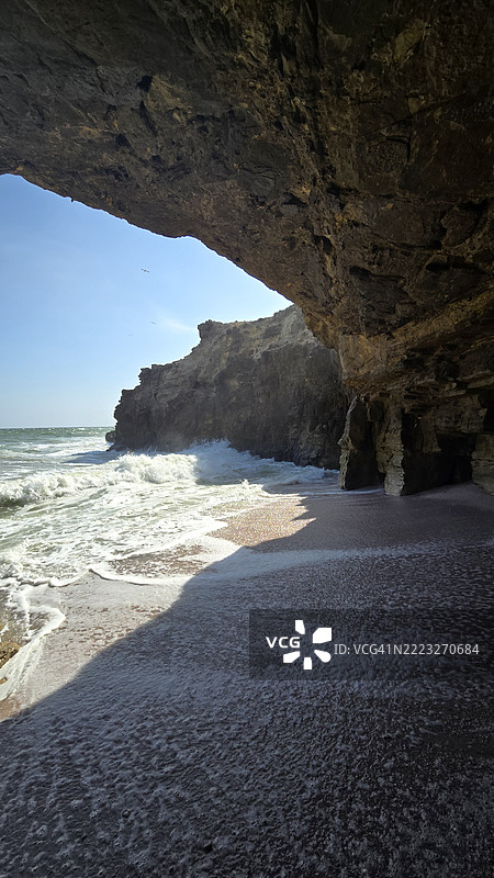 俯瞰海洋的海岸洞穴，阿曼图片素材