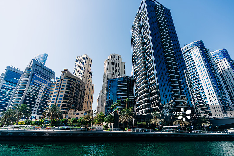 迪拜码头摩天大楼。迪拜码头的景观。图片素材