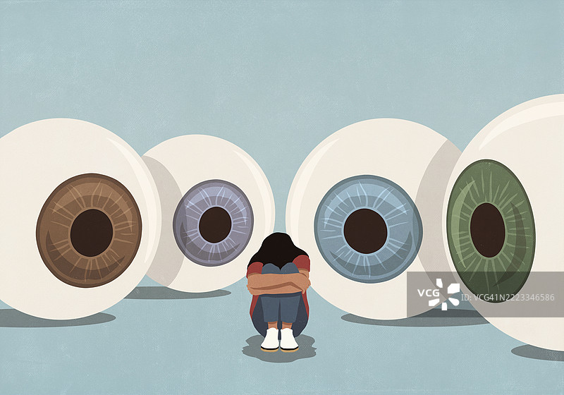 大彩色眼球盯着试图低头并抱住双臂的女人图片素材