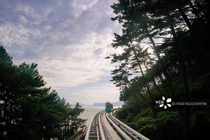 海云台天空舱的火车轨道图片素材