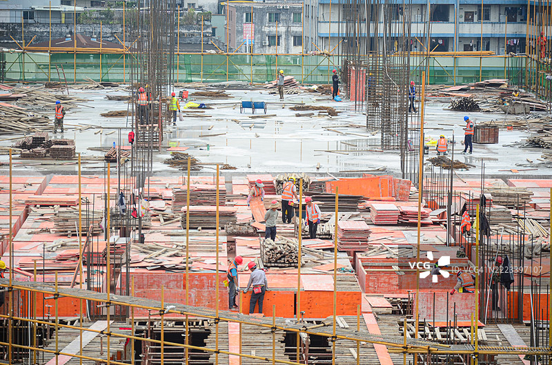 中国广东省中山市古镇繁忙的建筑工地鸟瞰图。图片素材