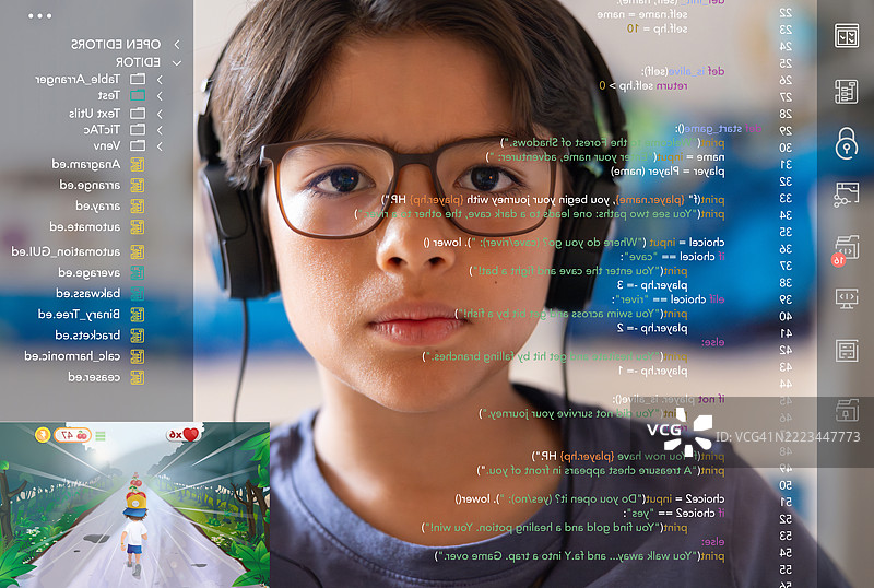 年轻的计算机程序员在看屏幕上的代码图片素材